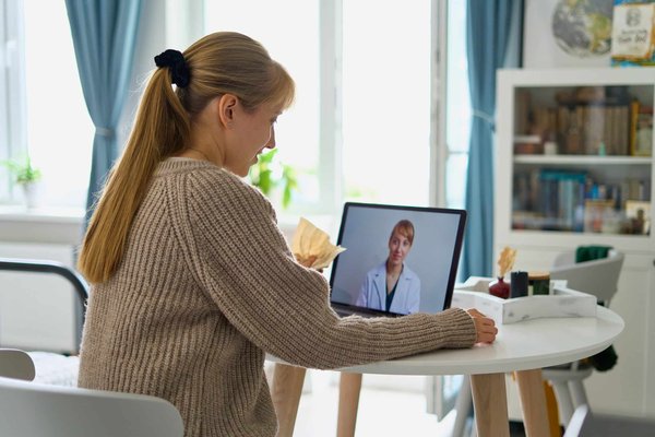 How Can UK Veterinarians Use Telemedicine to Expand Their Services?